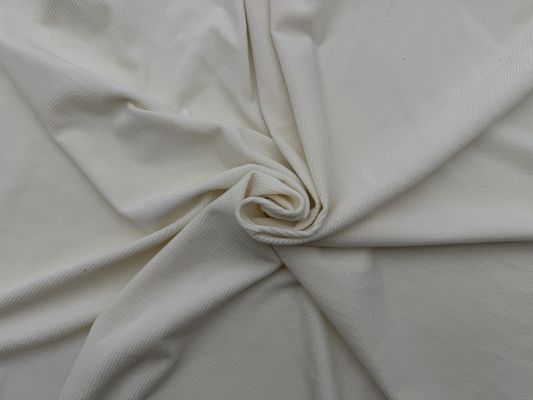 Prova il comfort e la durata del tessuto di velluto microelastico per i tuoi vestiti